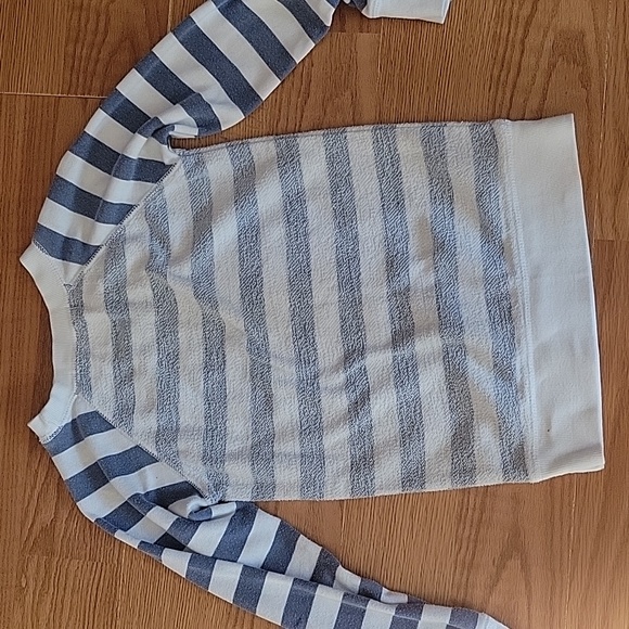 Striped top!! 7/8 - Picture 3 of 4